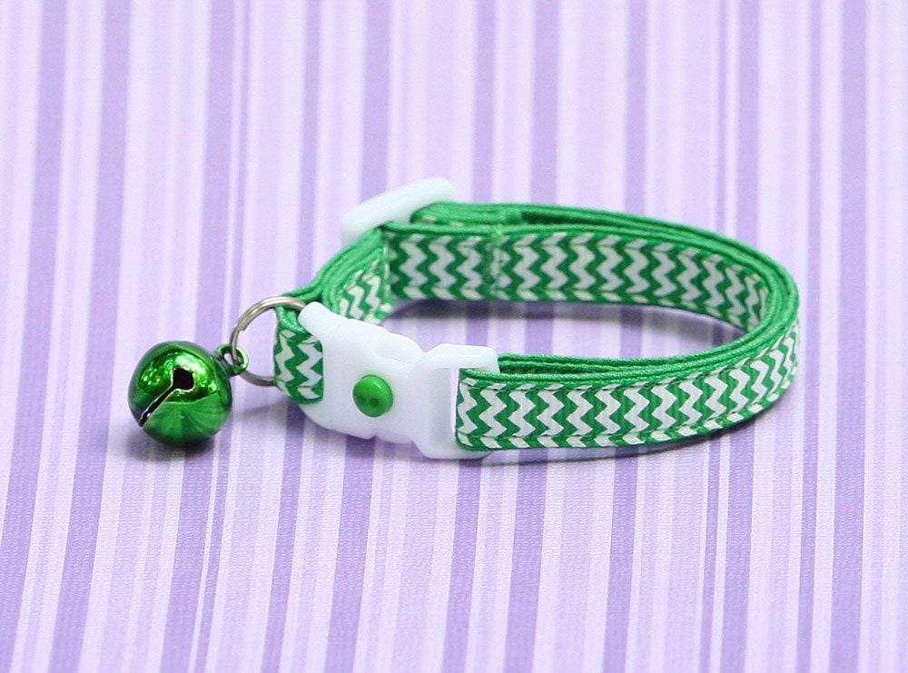 Kelly Green Chevron Cat Collar